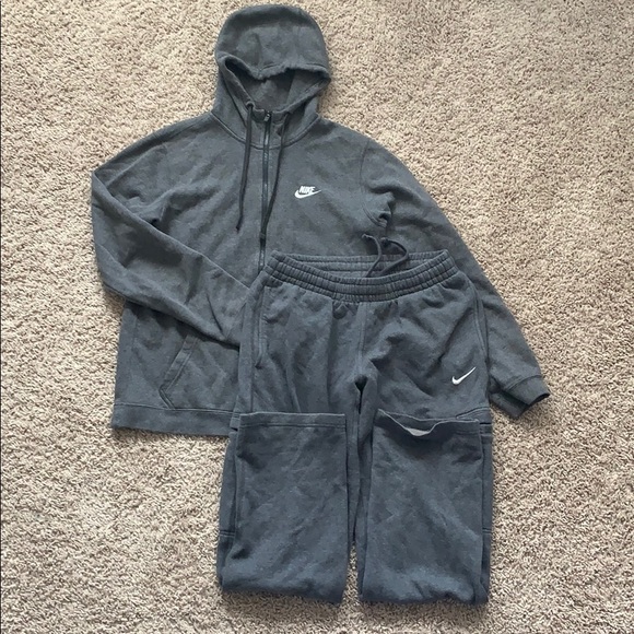 Matching Grey Nike set. - Picture 1 of 4